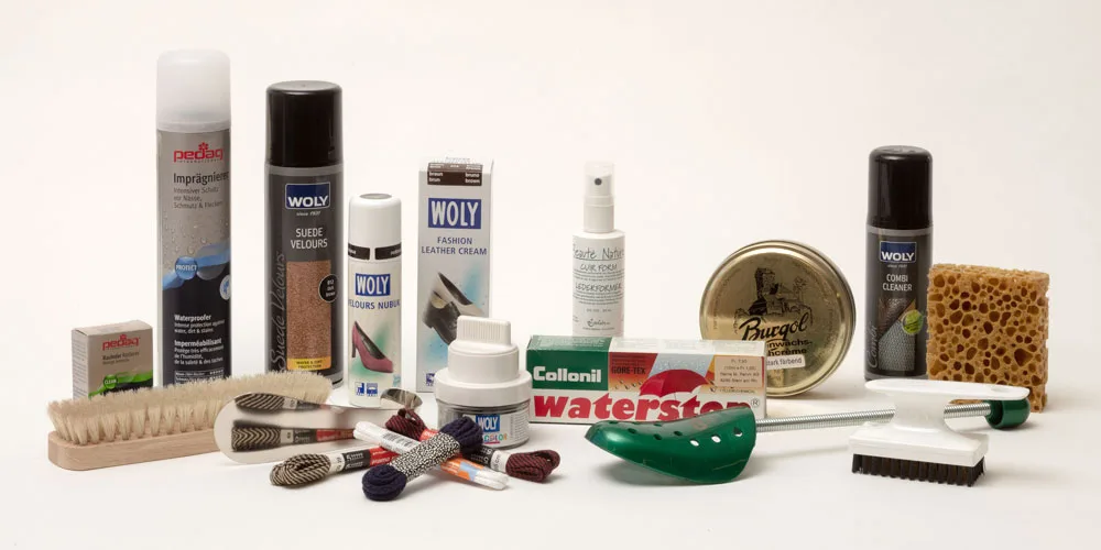 Prodotti per la cura delle scarpe: spray impermeabilizzanti, creme, spazzole, stringhe, tendiscarpe